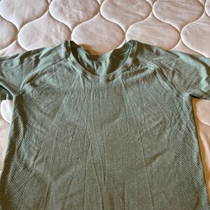 Women’s  Green Vitality workout T-Shirt